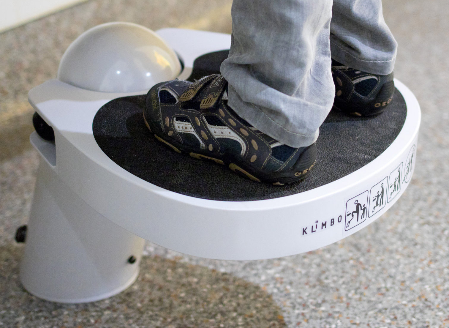 Klimbo the retractable step for children